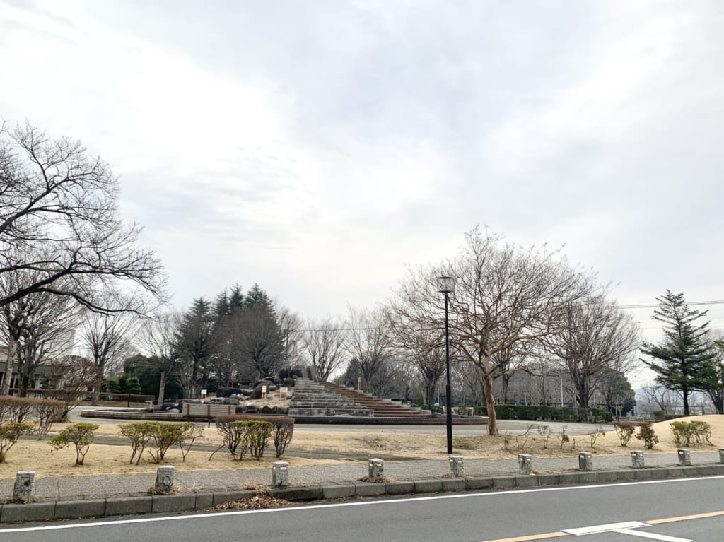 佐野市民体育館前広場