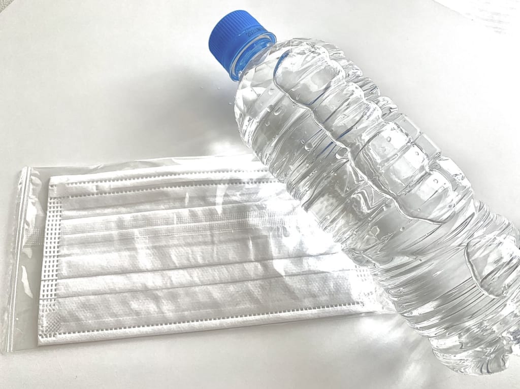 水とマスクが必須アイテムです